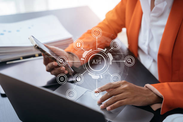 A integração via API se tornou diferencial competitivo ao conectar sistemas, automatizar processos e aumentar eficiência digital.